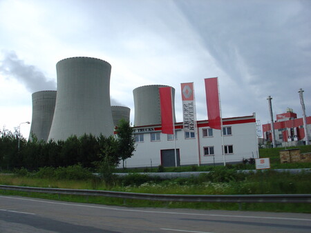 „Rozhodnutí, jaká bude časová lhůta budování Temelína, může udělat pouze vláda. Jestli někdo ze středního managementu někde něco plácne, tak je to úplně irelevantní,“ zchladil nadšení aktivistů Petr Nečas po středečním zasedání vlády