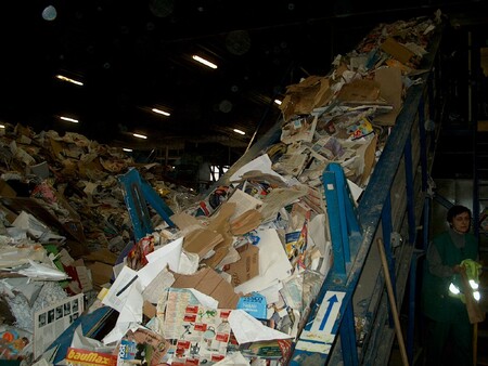 Společnost EKO-KOM od počátku roku zvýšila platby třídicím linkám kvůli nízké ceně papíru. / Ilustrační foto