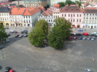 Obchodníci se bojí, že bez aut budou u nic lidé méně nakupovat. Na snímku litoměřické náměstí.