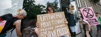 Zastavme špinavé prachy - protest u pojišťovny Allianz 21. 6. 2021 Foto: Zastavme špinavé prachy / Facebook