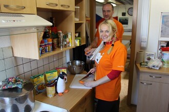 Drobné choroby mezi členy expedice zvolna ustupují, všichni se těší uspokojivému zdraví a dobré mysli