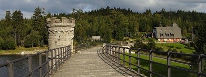 Hráz přehrady Bedřichov v Libereckém kraji Foto: Honza Groh Wikimedia Commons