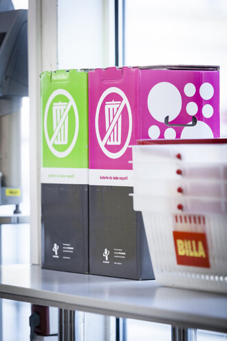 Odběrný box na baterie v Billa Letná.