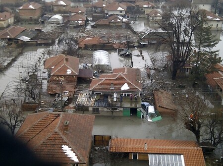 Bulharská obec Biser zaplavená poté, co se nad ní protrhla přehrada