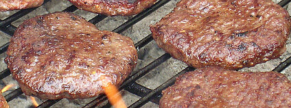 V říjnu už se takhle možná budou připravovat burgery ze zkumavky. Ilustrační foto: Neil T / Flickr