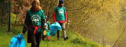 Úklid Čistá Sázava. Foto: cistarekasazava.cz