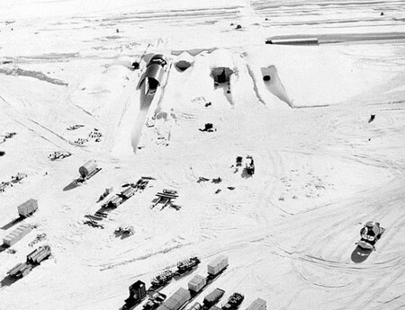 Staveniště Camp Century v roce 1959.