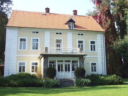 Všechny prohlídkové okruhy budoucího muzea budou začínat právě na zahradě