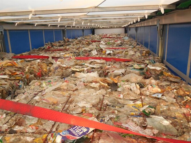 Zadržení nelegálně přepravovaného odpadu Celní správou ČR.