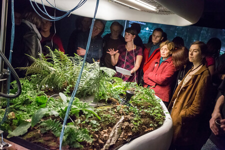 Zahradní architekta Pavlína Dvořáková během prezentace zkušebního provozu