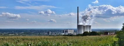 elektrárna chvaletice Foto: bikemp Shutterstock