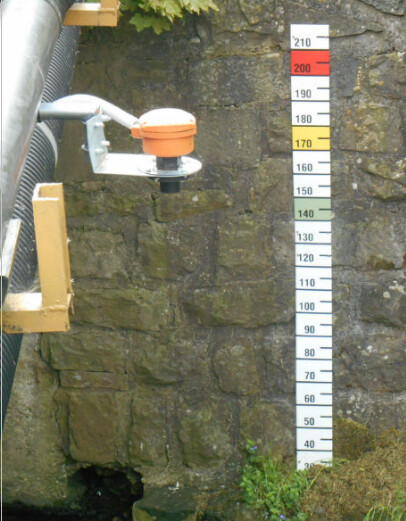 Lokální varovné systémy (LVS) zahrnují automatická hladinoměrná čidla, která detekují výšku hladiny na vodních tocích a v případě překročení nastavených limitních hodnot jsou schopna prostřednictvím řídicí jednotky odeslat výstražné SMS na předvolená telefonní čísla