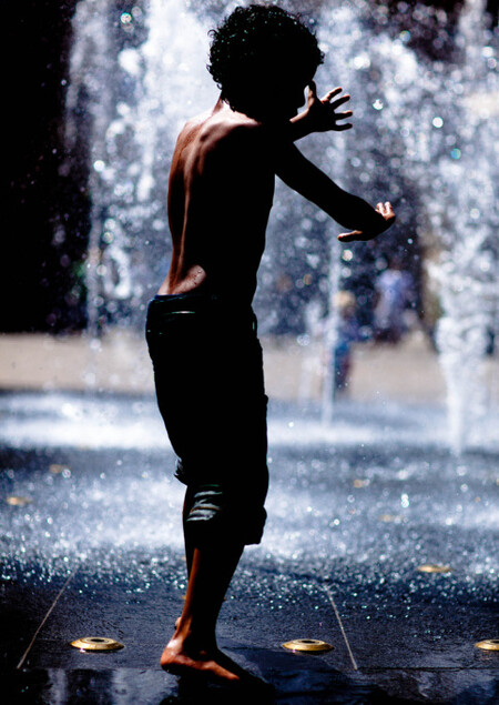 Organizátoři celosvětové osvětové akce věří, že podobně jako se spojuje voda v tok, může tanec spojit i lidi a pomoci tak najít řešení vážných environmentálních problémů.