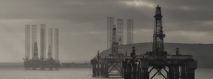 Stará ropná plošina Foto: joiseyshowaa Flick