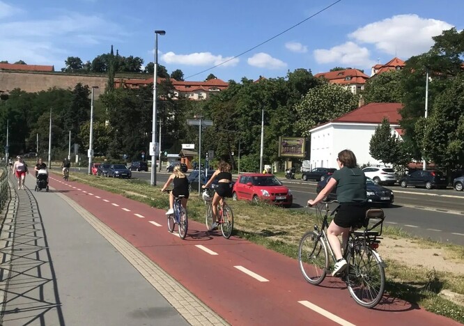 Dříve oddělení kol a pěších fungovalo.