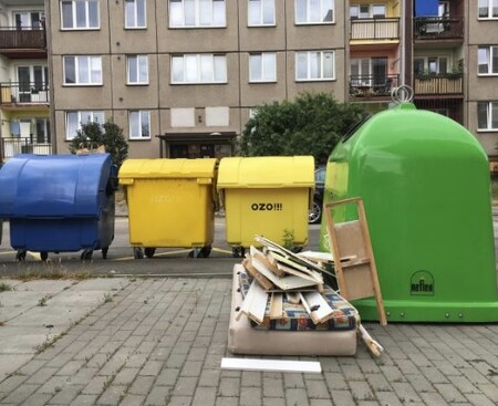 Během kampaně zaměřené na nelegální odkládání objemného odpadu vedle popelnic odhalili ostravští strážníci 14 lidí, kteří jsou podezřelí ze spáchání přestupku proti zákonu o odpadech. / Ilustrační foto