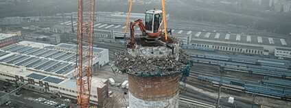 Demolice komínu v Teplárně Michle Foto: Veolia Energie