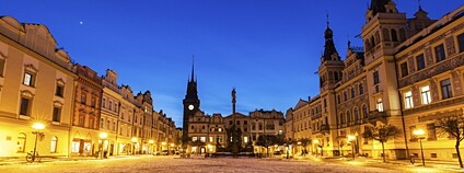 Radnice a Morový sloup na Pernštýnském náměstí v Pardubicích Foto: Depositphotos