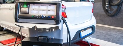 Kontrola vypouštěných emisí u automobilu Foto: Depositphotos