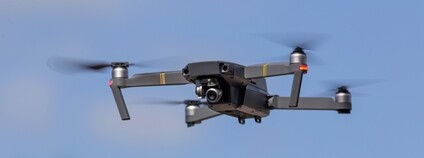 Dron s digitálním fotoaparátem Foto: Depositphotos