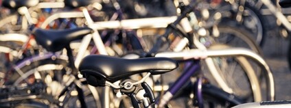 Množství zaparkovaných kol ¨Foto: Depositphotos