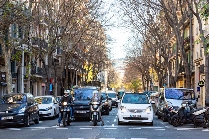 V první fázi bude v daných obcích omezena spotřeba vody na 200 litrů na osobu na den. Lidé nebudou smět například mýt auta, výjimku mají specializované automyčky, které používají recyklaci vody. Zavřou se sprchy na plážích a až na výjimky se nebudou moci zalévat městské parky. Zalévat bude možné stromy, které by jinak nepřežily, a to za přesně stanovených podmínek.
