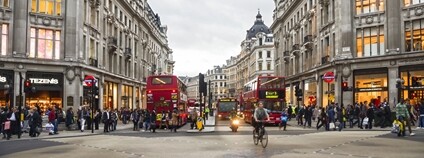 Oxford Street v Londýně Foto: elenaburn Depositphotos