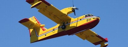 Letadlo určené k hašení požárů Canadair Foto: Depositphotos