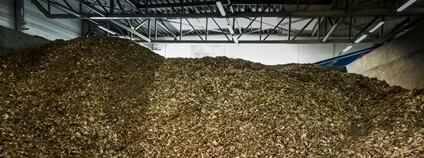 Dřevní štěpka ve skladu Foto: Depositphotos