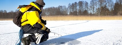 Rybaření v ledu Foto: Depositphotos