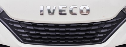 Logo na voze Iveco Foto: Depositphotos