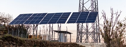 Fotovoltaický panel u vysílače Foto: Depositphotos