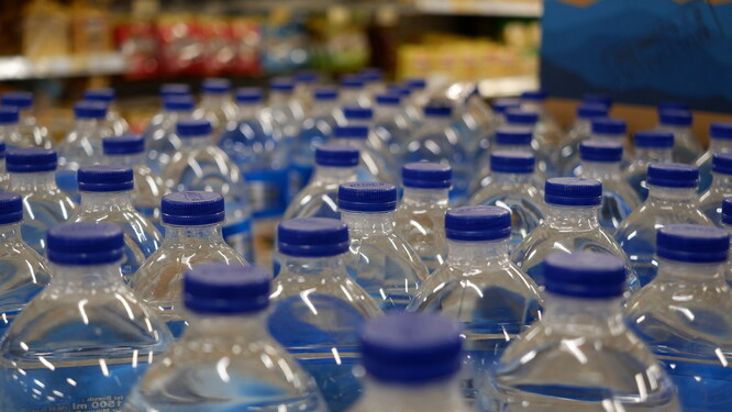 Zálohovací systém by se měl týkat všech nealkoholických nápojů v plastových lahvích a plechovkách o objemu 0,1 až tři litry a alkoholických nápojů do 15 procent alkoholu v plastových lahvích a plechu. Výjimku budou mít obaly od mléka a mléčných výrobků.