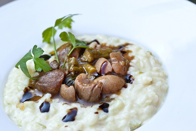 Západní kuchyně v časech dostatku a blahobytu zvířecími vnitřnostmi opovrhující, rychle své předsudky odkládá v časech bídy a nedostatku.