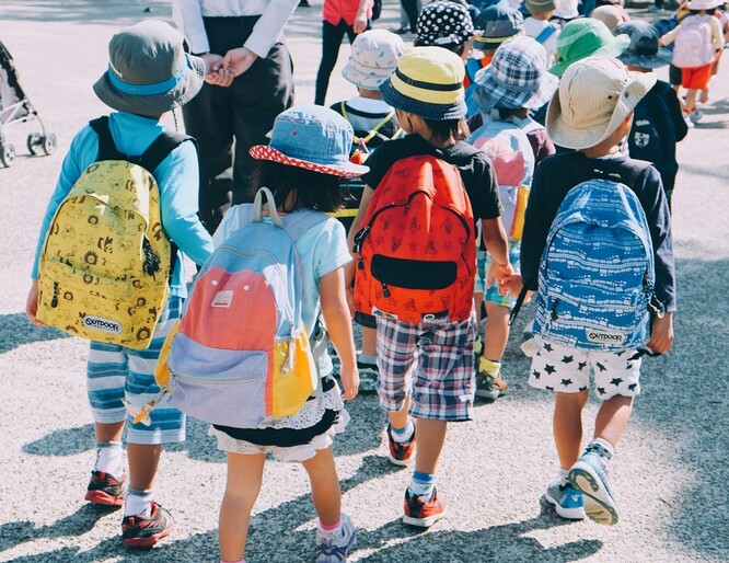 "Když se děti účastní dopravního provozu jen ze zadního sedadla auta, tak jim chybí nejen pohyb na čerstvém vzduchu a legrace s kamarády na cestě do školy, ale ani se nenaučí, jak se samostatně a jistě v dopravě pohybovat," vysvětlila šéfka VCD Kerstin Haarmannová.