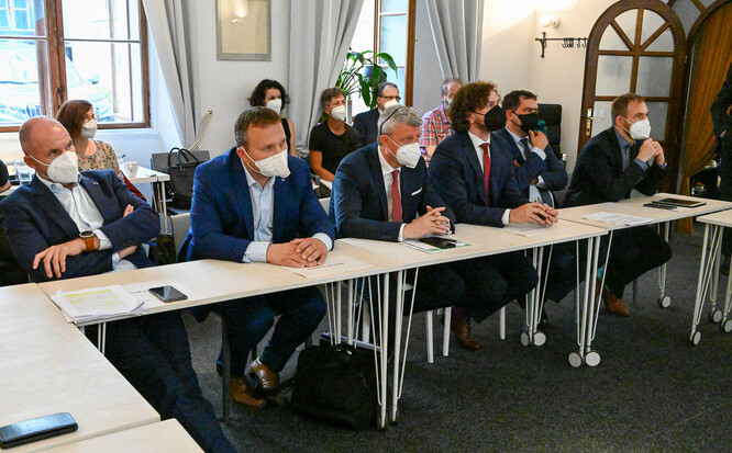 Karel Havlíček (ANO) se účastnil debaty Komory obnovitelných zdrojů energie ve středu 14. července 2021 spolu s Petrem Třešňákem (Piráti), Josefem Bernardem STAN), Marianem Jurečkou (KDU-ČSL), Petrem Dolínkem (ČSSD), Štěpánek Chalupou (Komora OZE) a Martinem Bursíkem (Komora OZE).