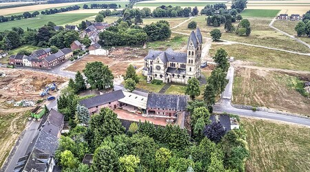 Kostel ve vesnici Immerath už si neprohlídnete. V pondělí byl stržen
