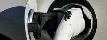 Dobíjení elektromobilu Foto: anaterate pixabay