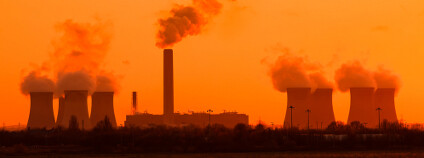 Tepelná elektrárna Foto: Ant Clausen Shutterstock