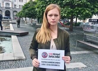 Herečka Ester Geislerová podporuje petici proti dálkové přepravě hospodářských zvířat.