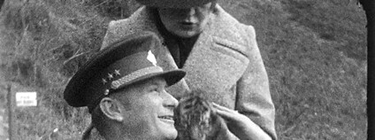 Ing. Josef Zelinka v Zoo Praha ještě v hodnosti podplukovníka. Foto: Rakouské filmové muzeum/Zoo Praha