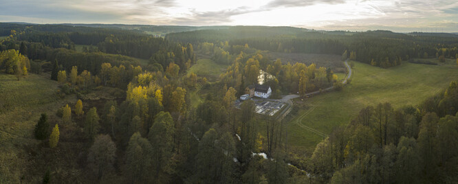 Odchovna Huschermühle a potok Rokytnice.