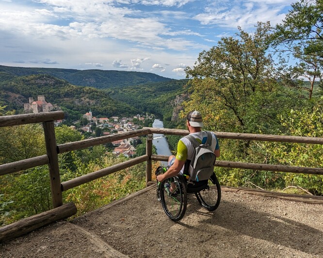 Bezbariérový přístup na vyhlídku Hennerweg v Rakousku.