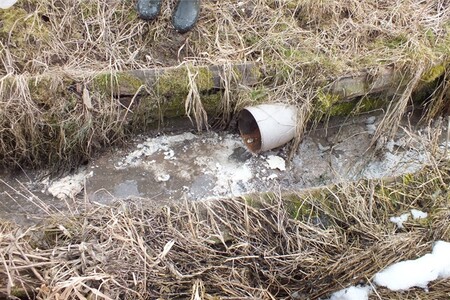 ČIŽP dala potravinářské firmě Fritagro Nížkov dvě pokuty v celkové výši 300.000 korun kvůli úniku tuků dešťovou kanalizací do potoka a za to, že nedodržela stanovené limity týkající se vypouštěných odpadních vod. Obě pokuty jsou pravomocné.