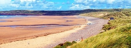 Pláž Freshwater West v Británii Foto: Phil Dolby Wikimeda Commons