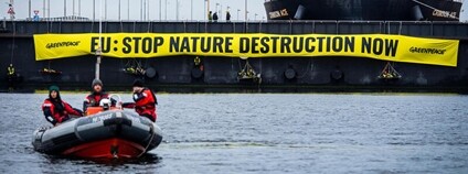 Blokáda Greenpeace v nizozemském přístavu Foto: LINE COMPULSORY Greenpeace