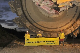 28. 11. 2011 obsadilo 9 aktivistů Greenpeace obří rypadlo v severočeském hnědouhelném dole ČSA. Aktivisté tak vyjádřili svůj nesouhlas s prolomením limitů těžby.
