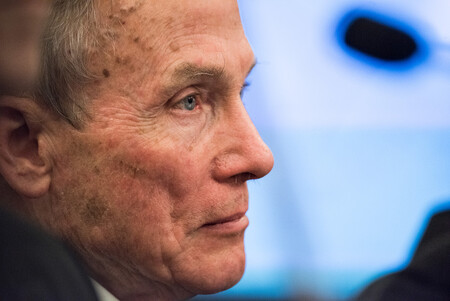 Včera William Happer mluvil v americkém senátu. Vystoupení vědce, který v telefonátu přislíbil pomoci fiktivní ropné společnosti z Blízkého východu, však narušil aktivista Greenpeace