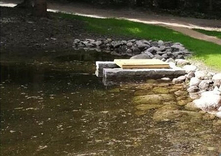 Rybníčky se nacházejí u naučné stezky Rybárna, která vede od lanovky na Čertovu horu do Annenského údolí.