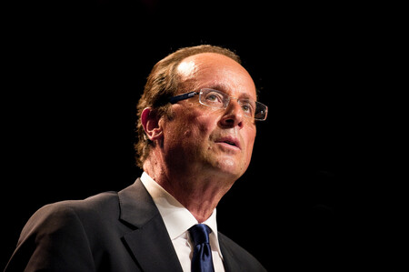 Dokument, jehož cílem je zpomalit oteplování planety a zmírnit jeho důsledky, stvrdil svým podpisem prezident François Hollande